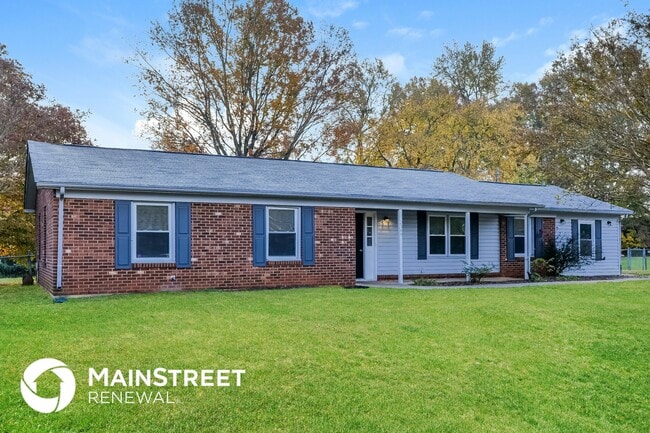 Photo - 2349 Swindon Ln