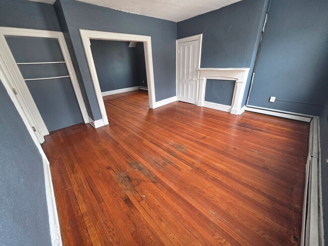 Building Photo - 45 Gifford Ave Unit Apt. 2