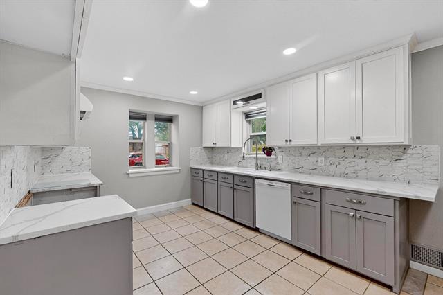 Photo - 1301 Warwick St