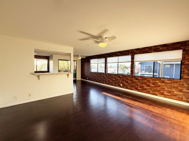 Building Photo - 7305 Milwood Ave Unit 5