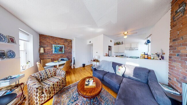 Building Photo - Stunning 1BR in Historic East Rock Building | Exposed Brick | Near Yale SOM Unit 2
