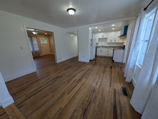 Photo - 427 Crossway Rd