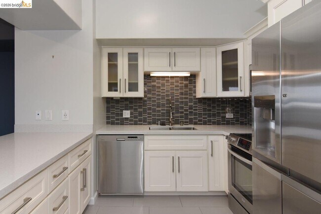 Photo - 6363 Christie Ave Unidad 602