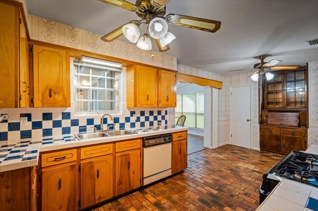 Photo - 7300 Cypress Ave