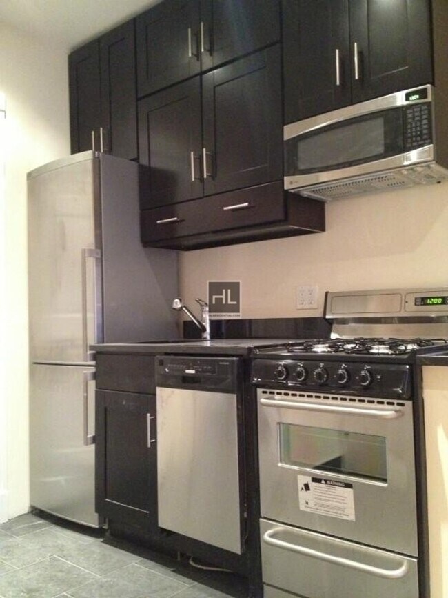 Building Photo - E 18TH ST. Unit 3A Rental