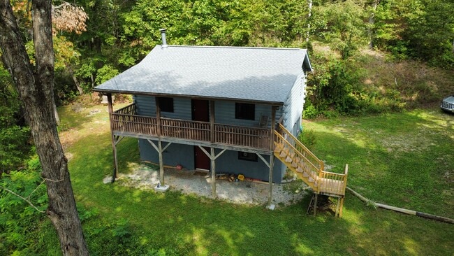 Building Photo - 389 Lilly Ln