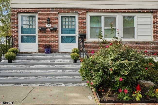 30 Aubrey St
