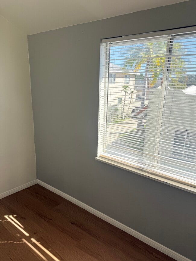 Photo - 43 W 52nd St Unit B