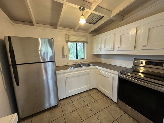 Photo - 16-2110-2110 Hibiscus Dr