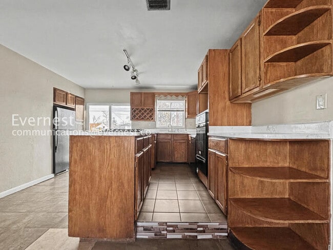 Building Photo - 706 Uvalda St