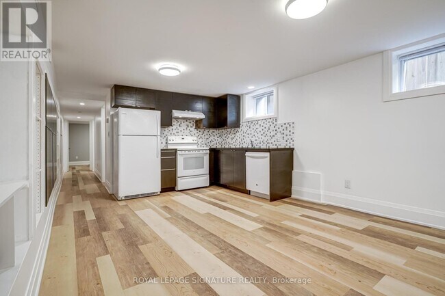 Photo - 250 Nairn Ave