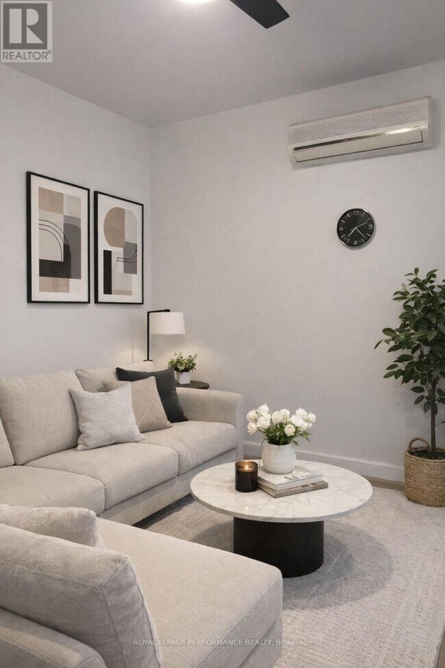 Photo - 739 Principale St