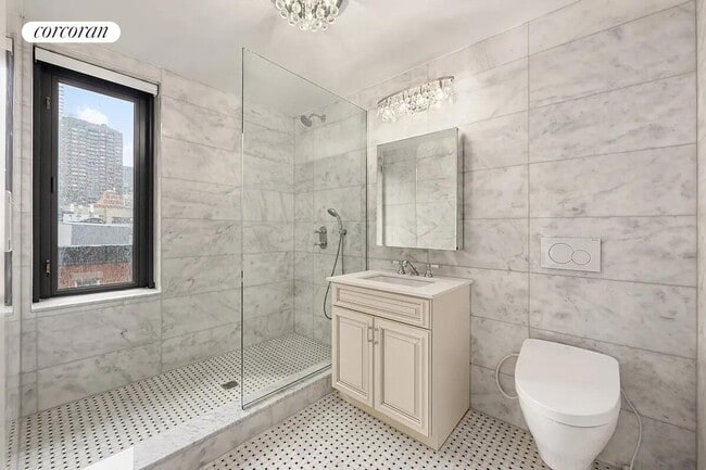 Photo - 253 E 62nd St