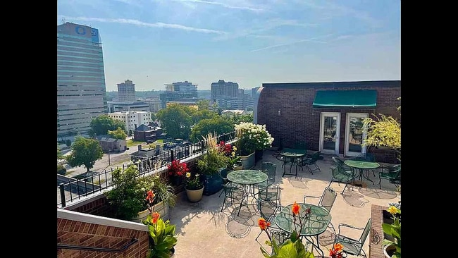 Building Photo - 355 S Broadway Unit 706