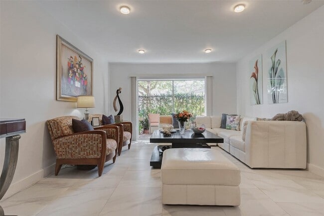 Photo - 2234 S Piney Point Rd Unidad 110