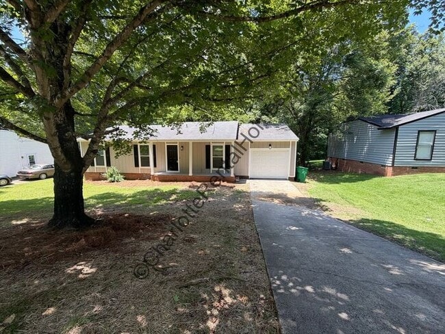 Photo - Beautifully Updated 3BR/2BA Home with Garage in Charlotte!