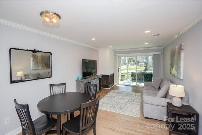 Photo - 2524 Stradbrook Dr