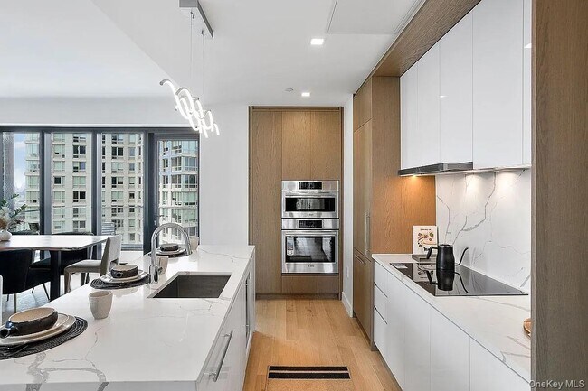 Photo - 45-30 Pearson St Unit PH4C