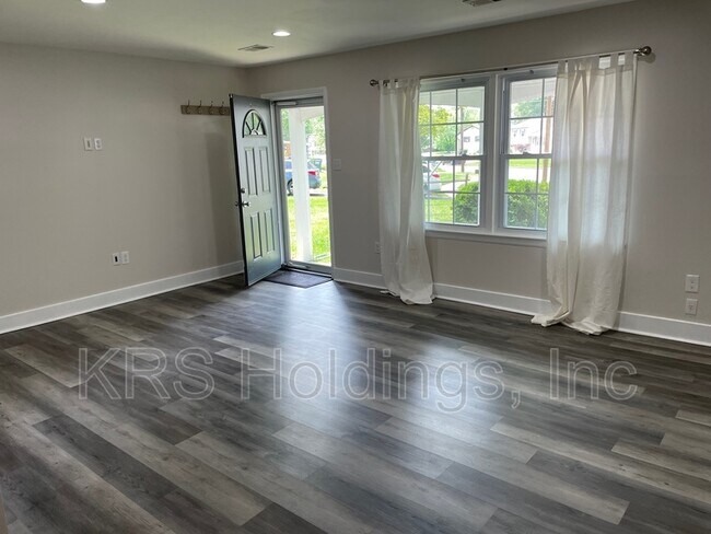 8011 Beckner Ct