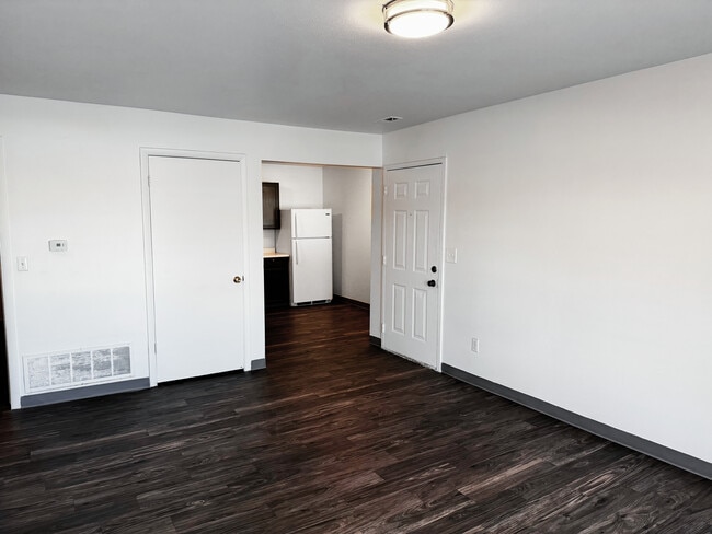 Building Photo - Cambridge Cove