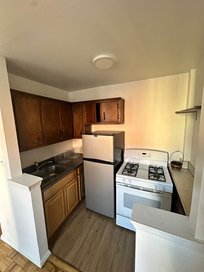 Photo - 2534 Crescent St Unit 1A