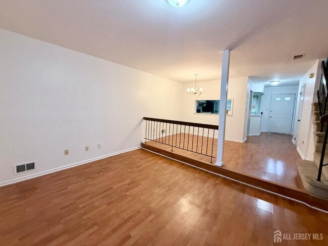 Photo - 405 Maplecrest Rd