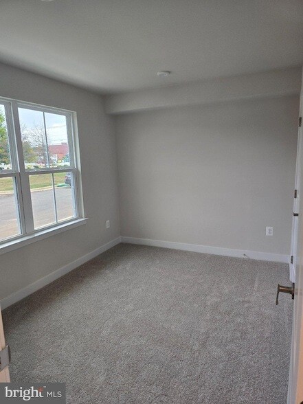 33 Oasis Ave