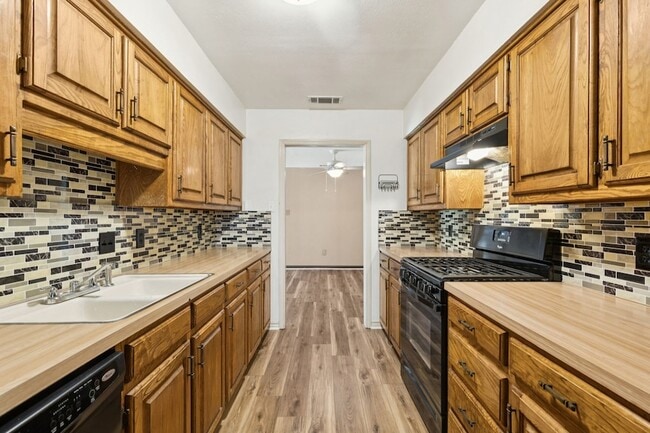 Photo - 110 Lee St