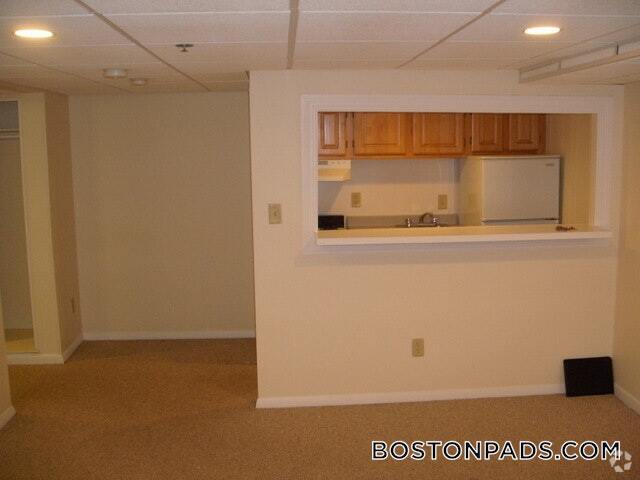 Building Photo - 62 Boylston St Rental