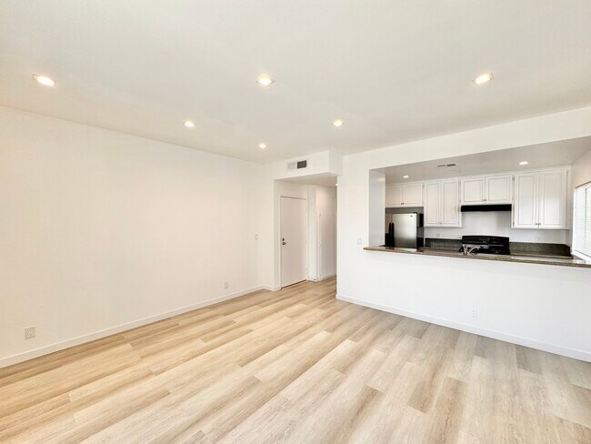 Photo - 5139 W Maplewood Ave Apartment Unit 5139