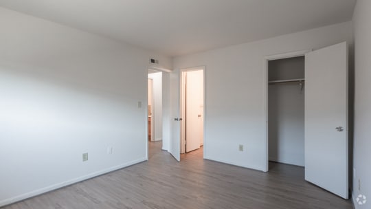 2BR.1.5BA,- 807SF