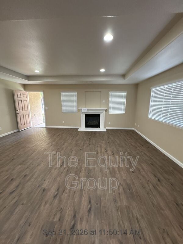 2322 N Vickie Ct