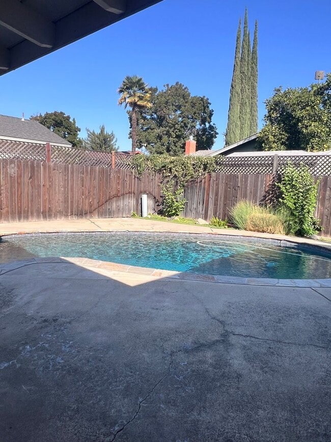 1605 Jacquelyn Way