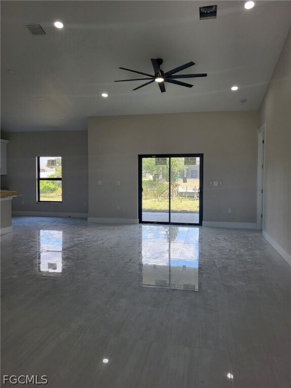 Photo - 654 NE 5th Pl