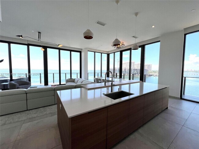 Building Photo - 3581 E Glencoe St Unit 601