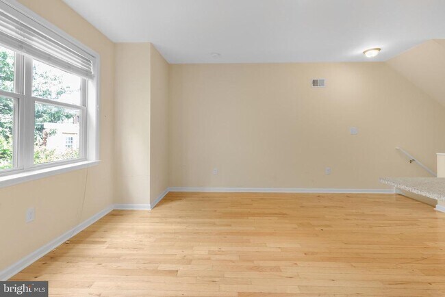 Photo - 2464 Frankford Ave Unidad B