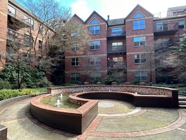 Courtyard - 1500 SW Park Ave Unit 306