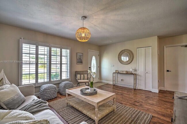 Photo - 558 102nd Ave N