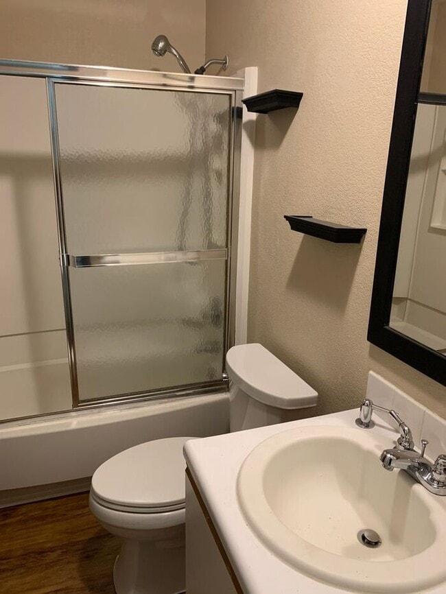 Photo - RENOVATED and SPACIOUS 3 bed and 1.5 bath Apartment!!