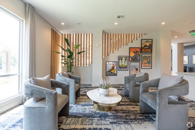 Leasing office - Stadia Med Main