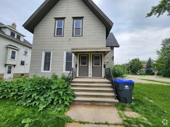 Building Photo - Downtown Neenah Rental