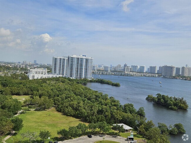 Building Photo - 16385 Biscayne Blvd Unit 1802 Rental