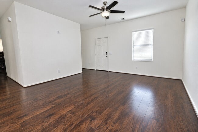 1045 Spindletree Ln