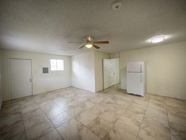 Photo - 1 bed and 1 bath located in Henderson!
