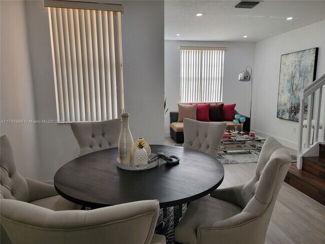 Photo - 1398 NE 33rd Ave