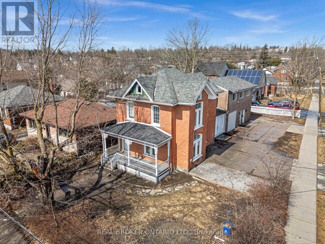 Photo - 52 Victoria Ave