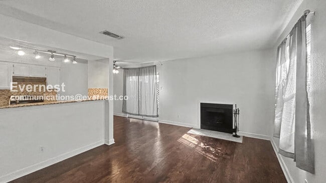 Photo - 900 Taulbee Ln