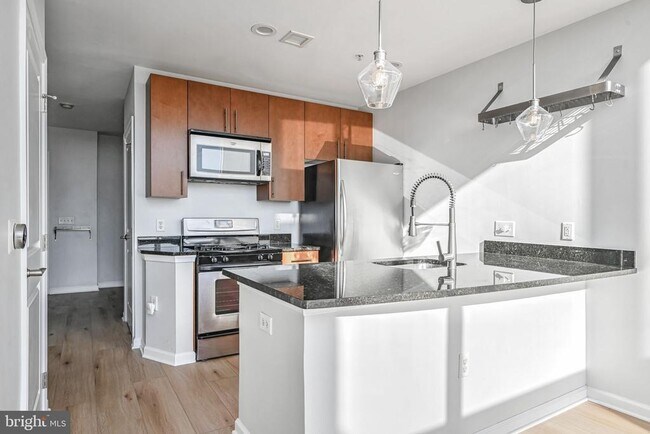 Photo - 444 W Broad St Unidad 619