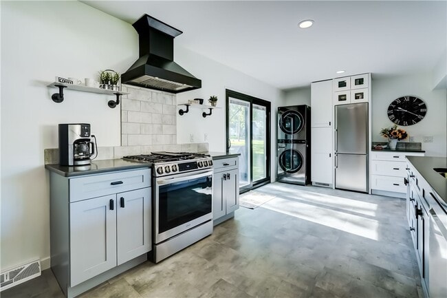 Photo - 20 Meadow View Dr
