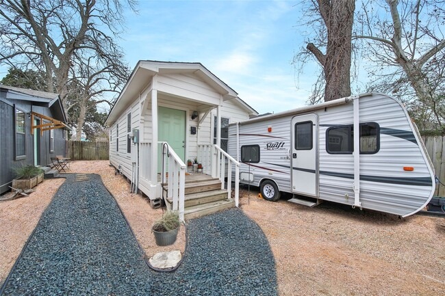 Building Photo - 1710 Shelby St